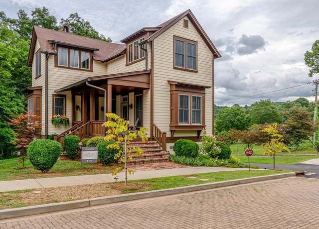 Property at 17 Market St, Franklin, NC 28734, 3 beds, 3.5 baths