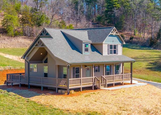 Property at 50 Fairview St, Franklin, NC 28734, 3 beds, 2.5 baths