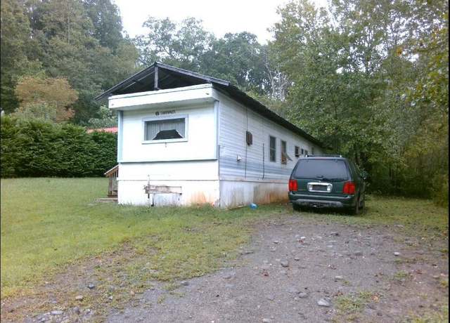Property at 51 Collins Ln, Franklin, NC 28734, 2 beds, 1 bath