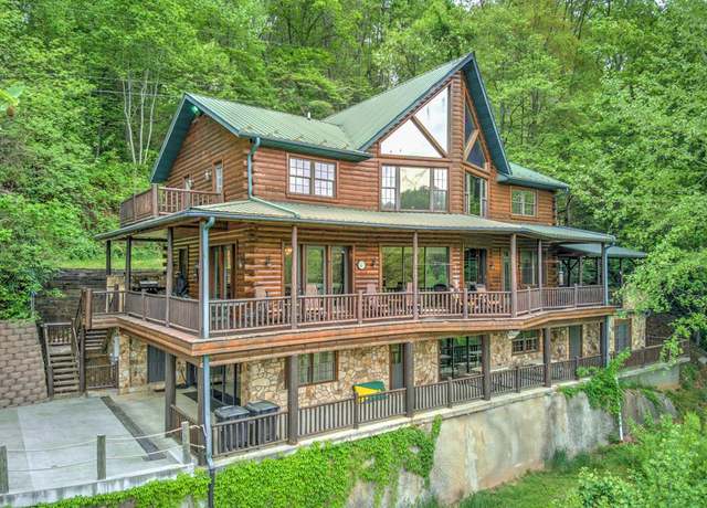 Property at 849 Riverside Dr, Whittier, NC 28789, 6 beds, 5 baths