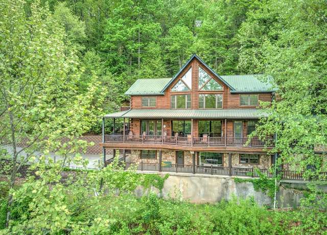 Property at 849 Riverside Dr, Whittier, NC 28789, 6 beds, 5 baths