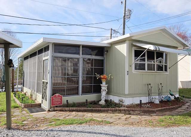 Property at 42 Pine Ave, Franklin, NC 28734, 1 bed, 1 bath