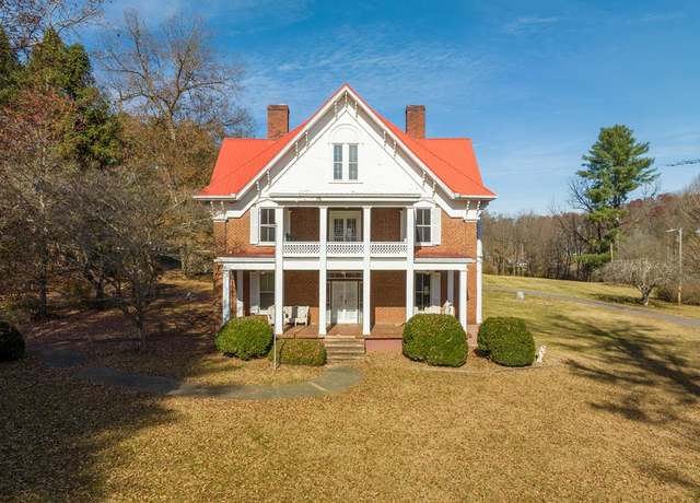 Property at 387 NE Main St, Franklin, NC 28734, 6 beds, 4.5 baths