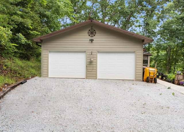 Property at 207 Ives Ln, Franklin, NC 28734, 2 beds, 1.5 baths