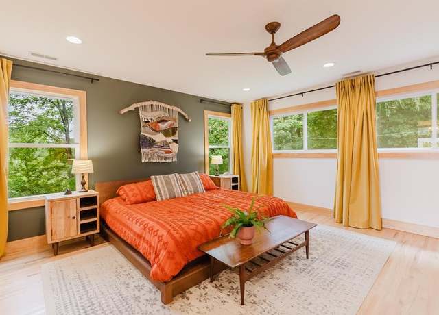 Property at 181 Dunbar St, Bryson City, NC 28713, 4 beds, 3.5 baths