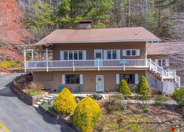 Property at 7868 Highlands Rd, Franklin, NC 28734, 3 beds, 2 baths