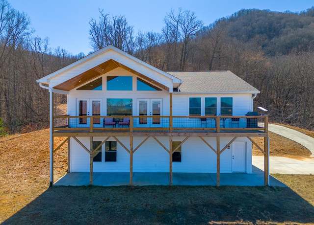 Property at 137 Enchanted Mountain Cv, Franklin, NC 28734, 3 beds, 3.5 baths
