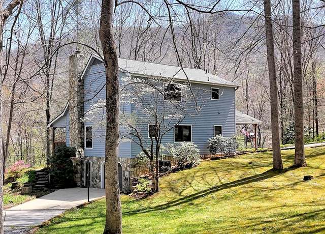 Property at 100 Tsali Dr, Waynesville, NC 28785, 2 beds, 2.5 baths