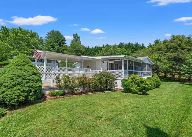 Property at 99 Pastureview Dr, Franklin, NC 28734, 3 beds, 2 baths