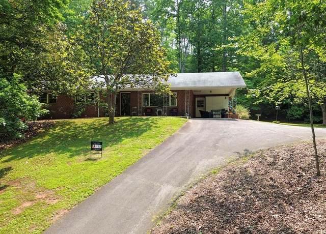 Property at 223 Tennessee View St, Franklin, NC 28734, 3 beds, 1.5 baths