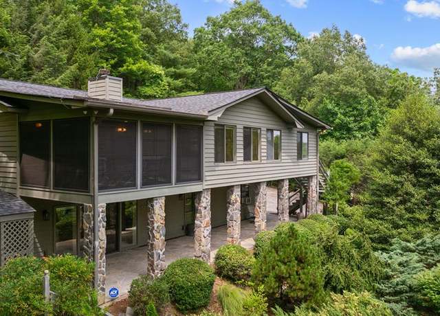 Property at 1030 Country Club Dr, Franklin, NC 28734, 2 beds, 3 baths