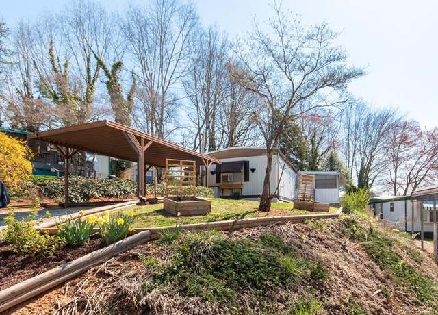 Property at 149 Maples Park Dr, Franklin, NC 28734, 2 beds, 1.5 baths