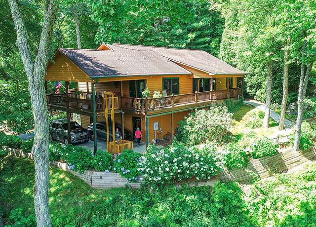 Property at 686 Winding Ridge Dr, Sky Valley, GA 30537, 3 beds, 3 baths