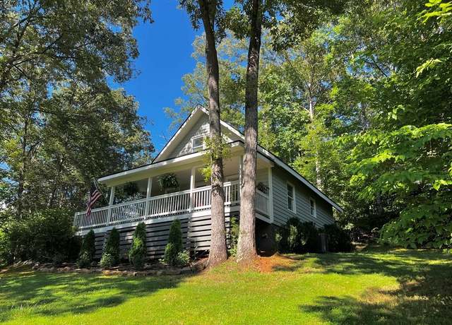Property at 49 Wooten Cir, Franklin, NC 28734, 2 beds, 1.5 baths