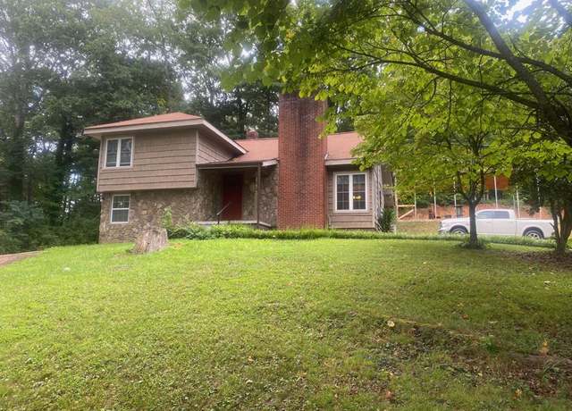 Property at 35 Sloan St, Franklin, NC 28734, 3 beds, 2 baths