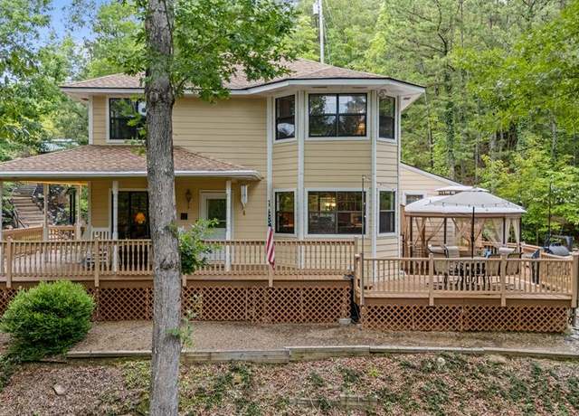 Property at 187 Carnes Rd, Franklin, NC 28734, 3 beds, 2.5 baths