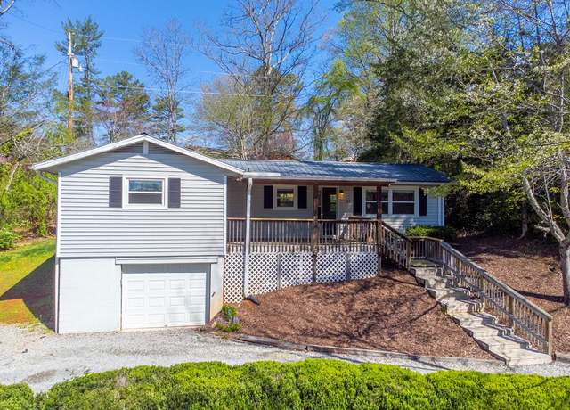 Property at 41 Lamplighter St, Franklin, NC 28734, 2 beds, 1 bath