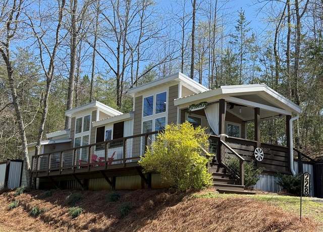 Property at 228 Bear Pen Cv, Franklin, NC 28734, 1 bed, 1 bath