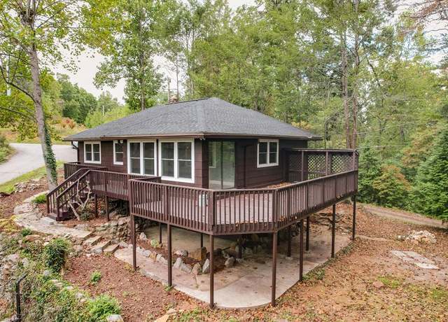 Property at 10 Trimont Cir, Franklin, NC 28734, 3 beds, 2 baths