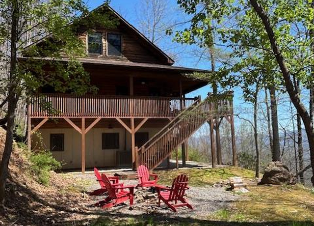 Property at 355 Oakridge Ln, Whittier, NC 28713, 2 beds, 2.5 baths