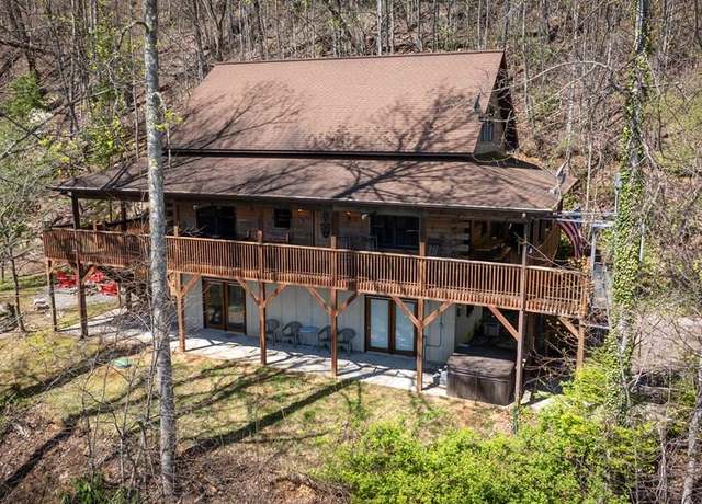 Property at 355 Oakridge Ln, Whittier, NC 28713, 2 beds, 2.5 baths
