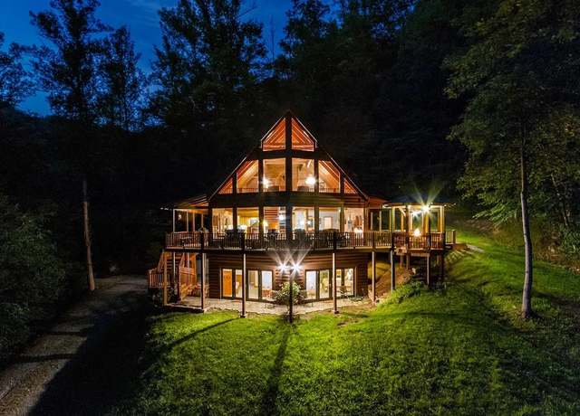 Property at 712 Smoky Cove Rd, Whittier, NC 28789, 3 beds, 2.5 baths