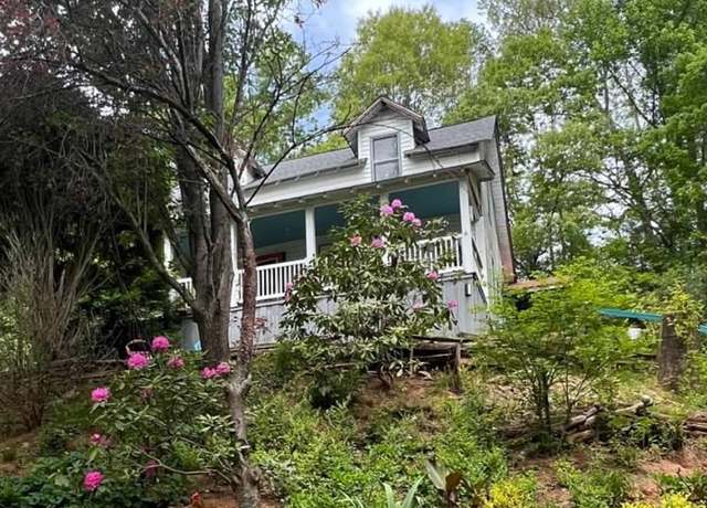 Property at 29 Regal Ave, Sylva, NC 28779, 2 beds, 1.5 baths