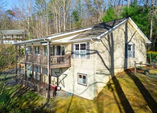 Property at 60 Sky Ridge Ct, Sylva, NC 28779, 3 beds, 3 baths