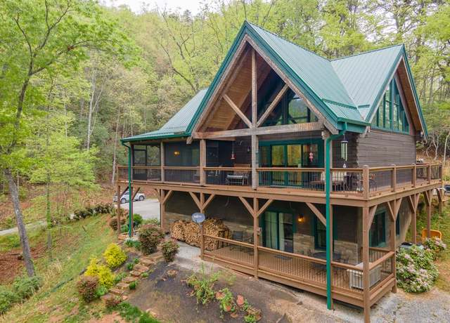 Property at 151 Diamond Falls Blvd, Franklin, NC 28734, 2 beds, 2.5 baths