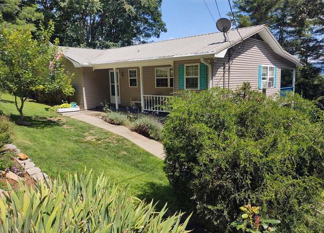 Property at 427 Town Mountain Dr, Franklin, NC 28734, 3 beds, 3 baths
