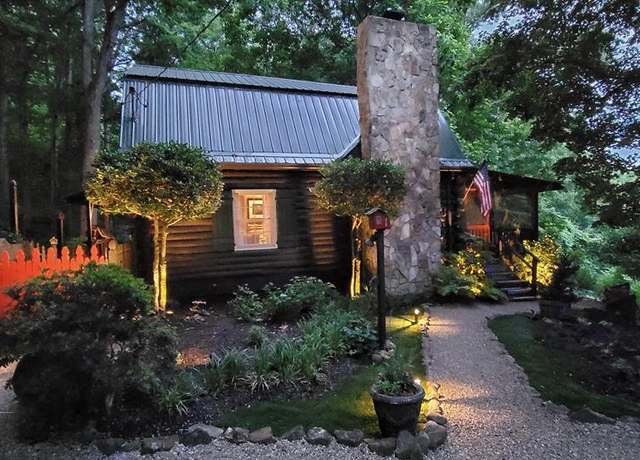 Property at 464 Hickory Hollow Rd, Franklin, NC 28734, 2 beds, 1.5 baths