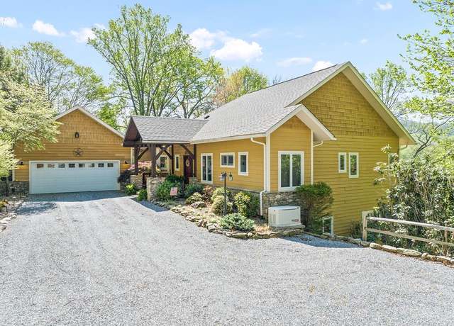 Property at 79 Cranberry Ln, Waynesville, NC 28785, 3 beds, 3 baths