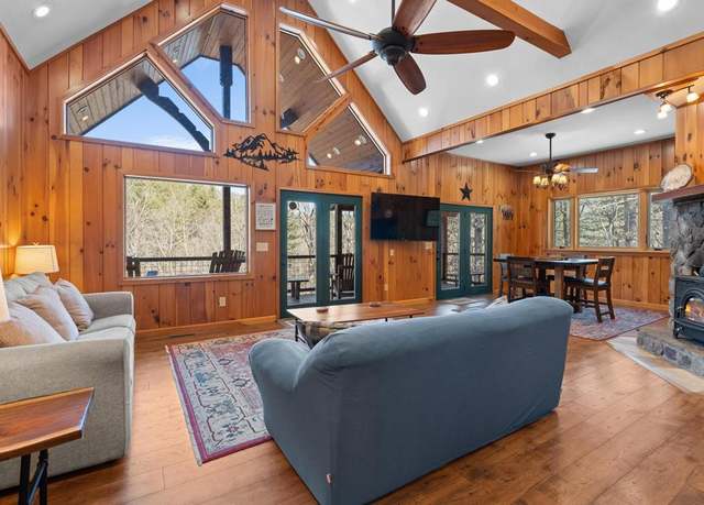 Property at 18 Natures Edge Rd, Franklin, NC 28734, 2 beds, 4.5 baths