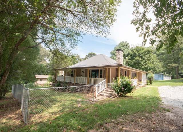 Property at 45 Love St, Franklin, NC 28734, 3 beds, 1 bath