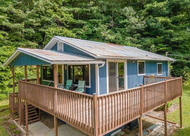 Property at 95 Stockman Dr, Franklin, NC 28734, 2 beds, 3 baths
