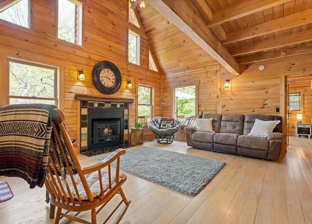 Property at 201 Stockton Rd, Franklin, NC 28734, 3 beds, 2.5 baths