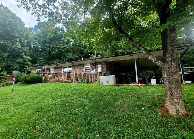 Property at 52 Moore St, Franklin, NC 28734, 3 beds, 3 baths