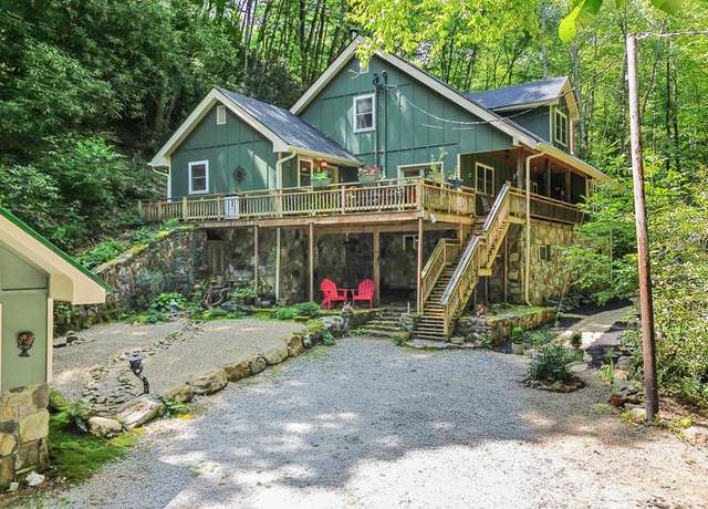 Property at 2262 Poplar Cove Rd, Franklin, NC 28734, 4 beds, 3.5 baths