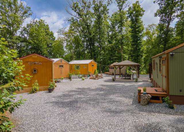 Property at 187 Glade Dr, Sylva, NC 28779, 6 beds, 5 baths