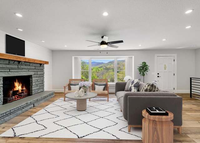 Property at 198 Welcome Ln, Otto, NC 28763, 3 beds, 2.5 baths