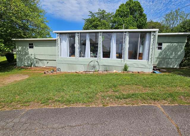 Property at 101 Beverly Dr, Franklin, NC 28734, 2 beds, 2 baths