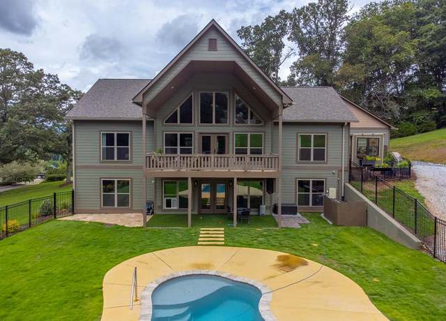 Property at 1180 Porter Creek Dr, Franklin, NC 28734, 3 beds, 3 baths