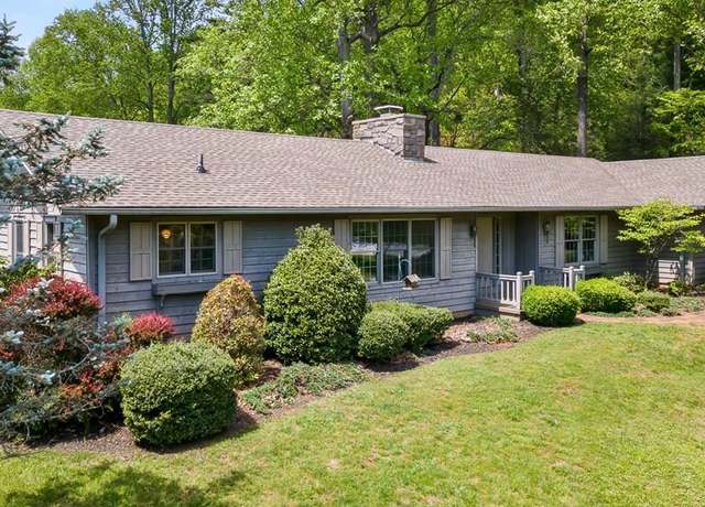 Property at 580 Country Club Dr, Franklin, NC 28734, 2 beds, 2 baths