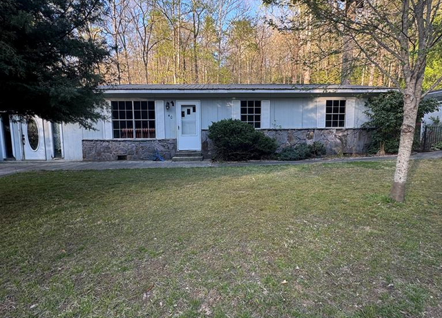 Property at 40 Jenkins Branch Ln, Bryson City, NC 28713, 3 beds, 1.5 baths