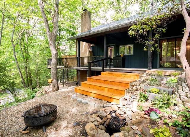 Property at 37 Geneva Cir, Franklin, NC 28734, 2 beds, 2.5 baths