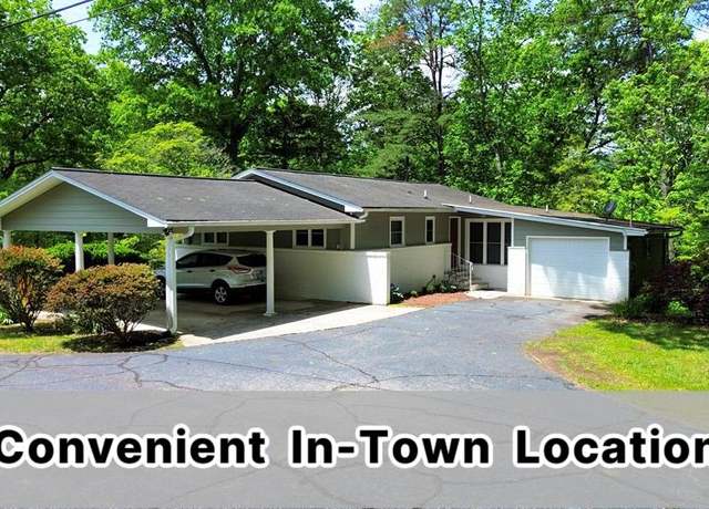 Property at 28 Grandview Ct, Franklin, NC 28734, 3 beds, 3 baths