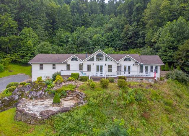 Property at 770 Discovery Pl, Sylva, NC 28779, 2 beds, 3.5 baths