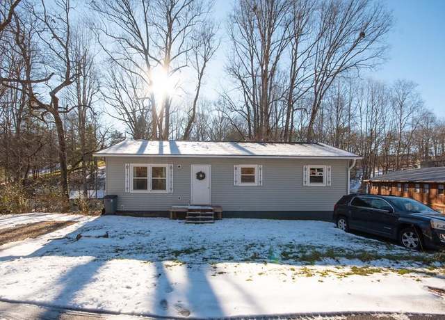 Property at 291 N Womack St, Franklin, NC 28734, 3 beds, 1.5 baths