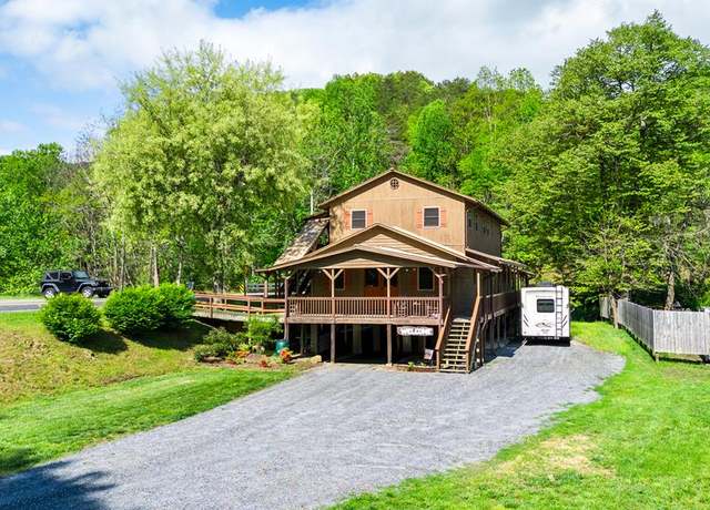 Property at 26 Fred Smith Rd, Tuckasegee, NC 28783, 3 beds, 2.5 baths