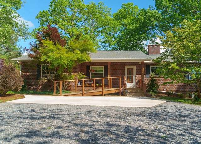 Property at 53 West Rogers St, Franklin, NC 28734, 3 beds, 2.5 baths